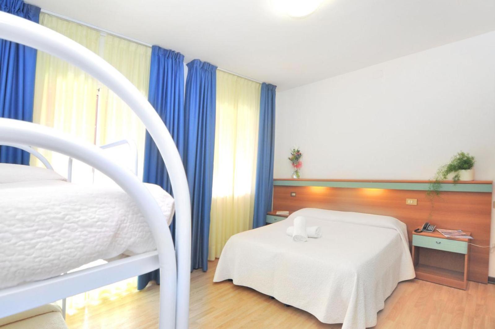 Hotel Rex كاوْرلي المظهر الخارجي الصورة