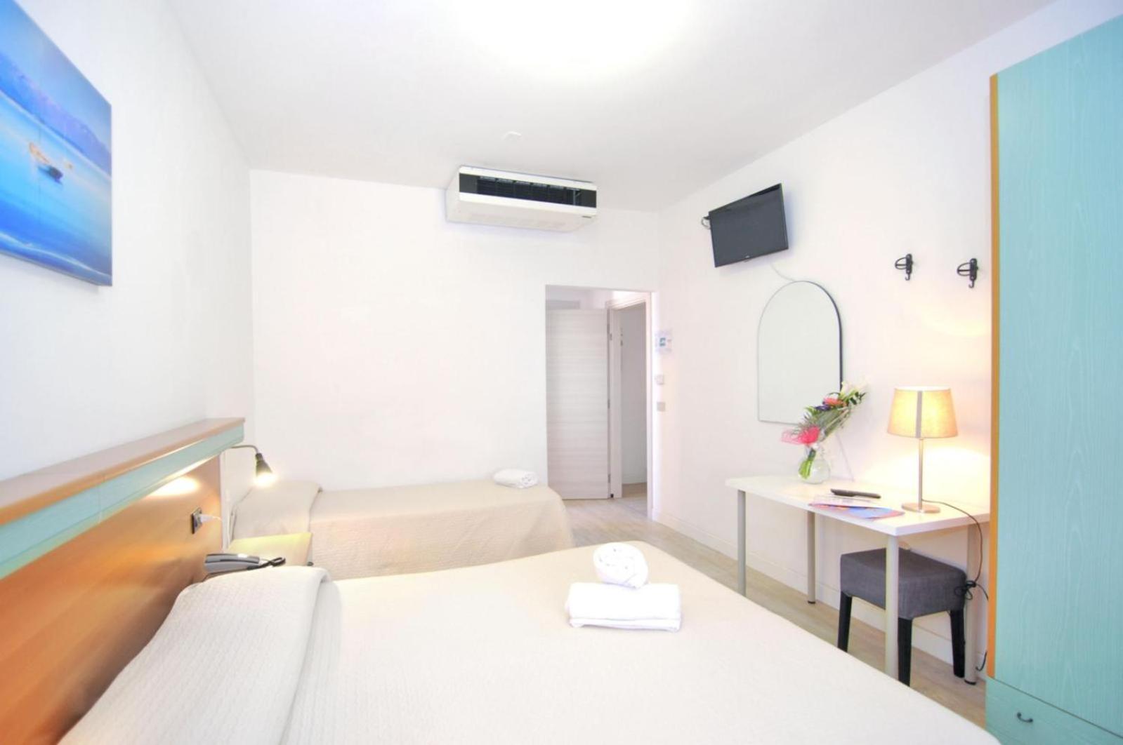 Hotel Rex كاوْرلي المظهر الخارجي الصورة