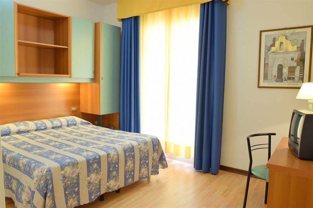 Hotel Rex كاوْرلي المظهر الخارجي الصورة