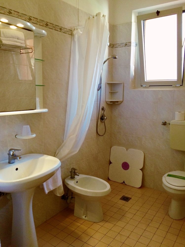 Hotel Rex كاوْرلي المظهر الخارجي الصورة