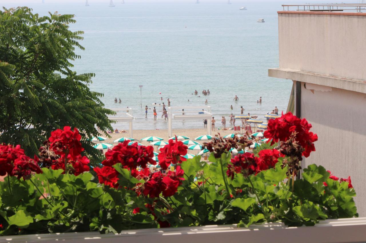 Hotel Rex كاوْرلي المظهر الخارجي الصورة